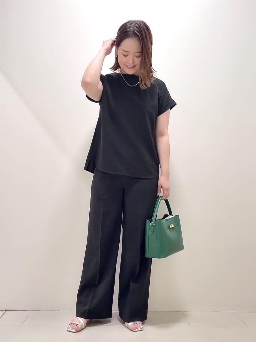 YUIさんの「UNTITLED｜【セットアップ可/はっ水/通勤】リラククール 半袖ブラウス」を使ったコーディネート