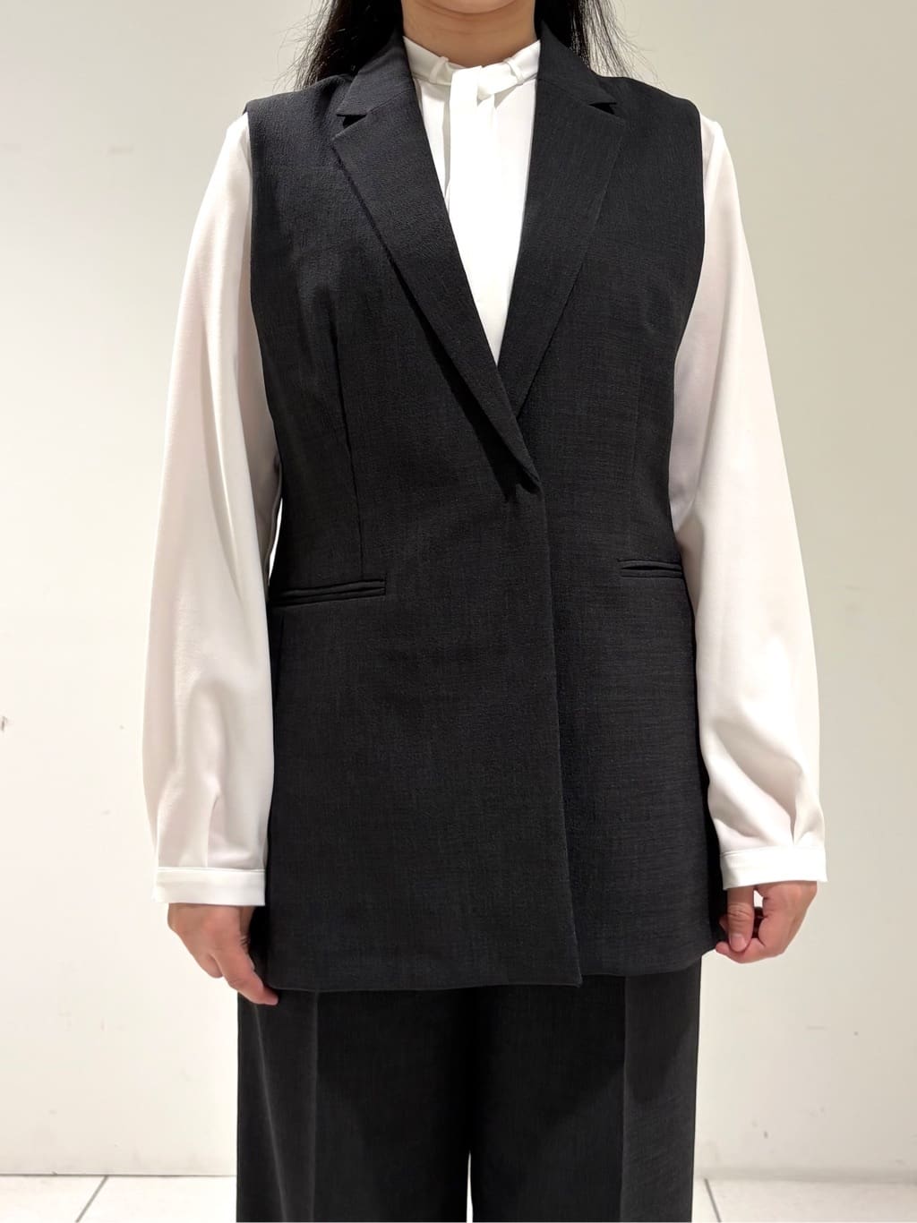 momokoさんの「INDIVI｜【セットアップ可能】凹凸ストレッチ素材テーラードカラージレジャケット」を使ったコーディネート