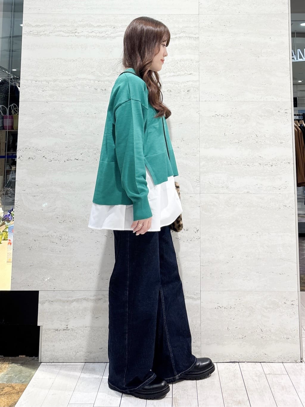 かほさんの「OPAQUE.CLIP｜《ツインセット》リラクシーサイドスリットニット&times;ドッキングタンク【洗濯機洗い可】」を使ったコーディネート