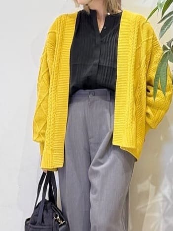 misakiさんの「SHOO･LA･RUE｜【洗濯機可/S-LL】すっきり上品きれい見え タックワイドパンツ」を使ったコーディネート