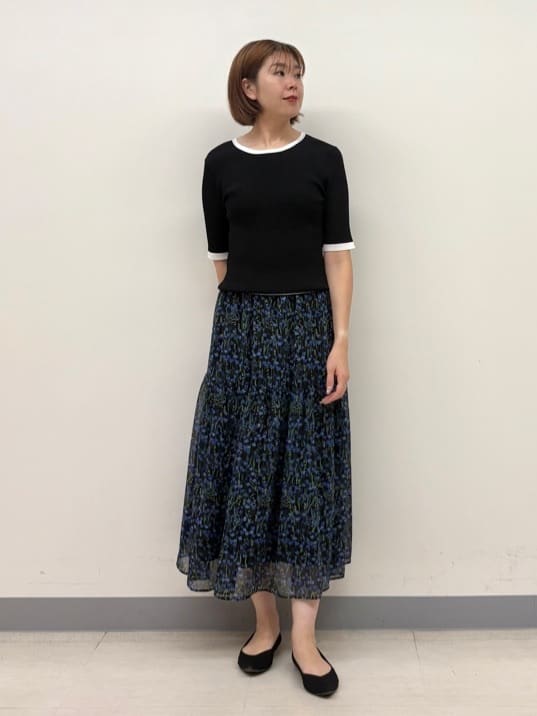 まいこさんの「INDIVI｜【通年活躍！／アンサンブル可能】クルーネックカーディガン」を使ったコーディネート
