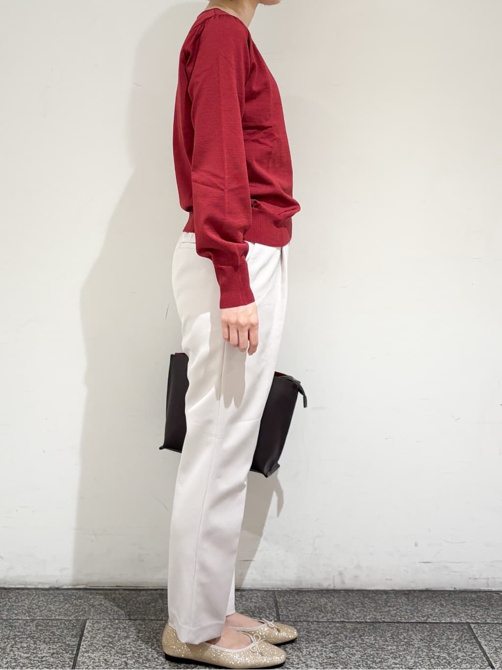 riさんの「OPAQUE.CLIP｜パール調パーツ付きクルーネックニット【洗濯機OK】《8col／XS～3L》」を使ったコーディネート