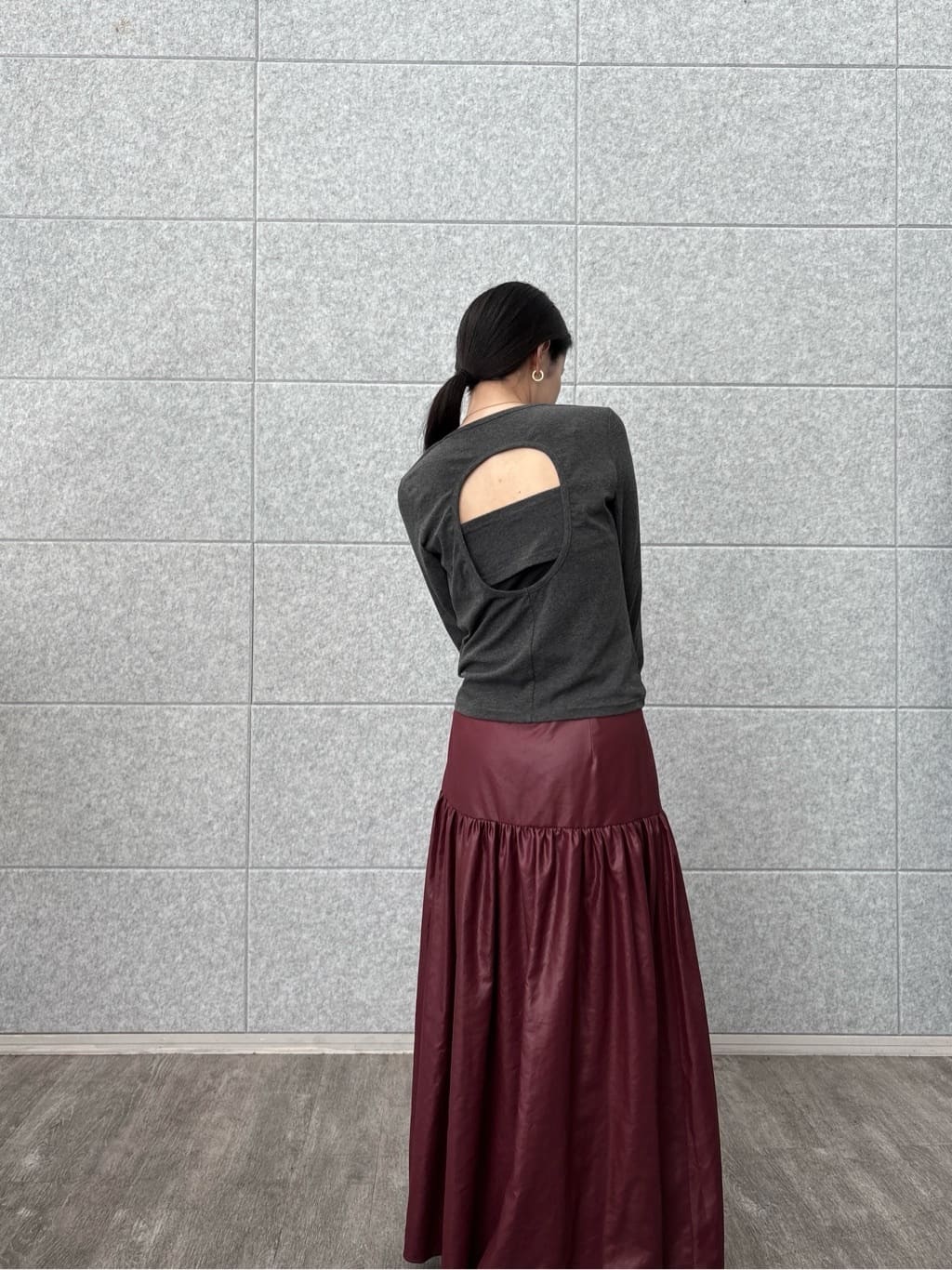 ひなさんの「INDIVI｜カットアウトカットソー」を使ったコーディネート