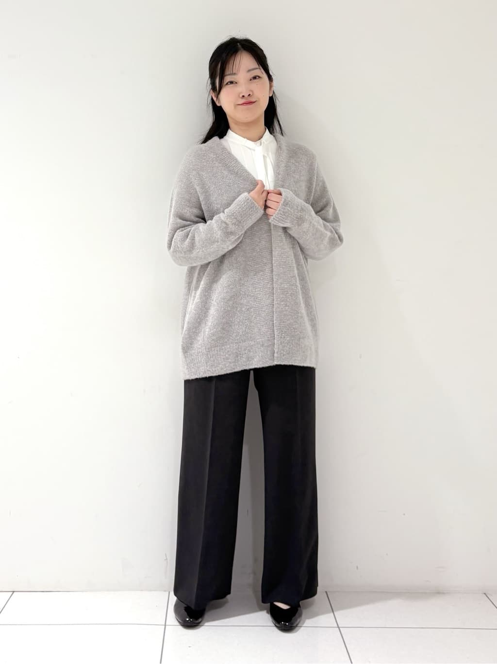 momokoさんの「INDIVI｜【エアリー素材】ブークレ着流しニットカーディガン」を使ったコーディネート