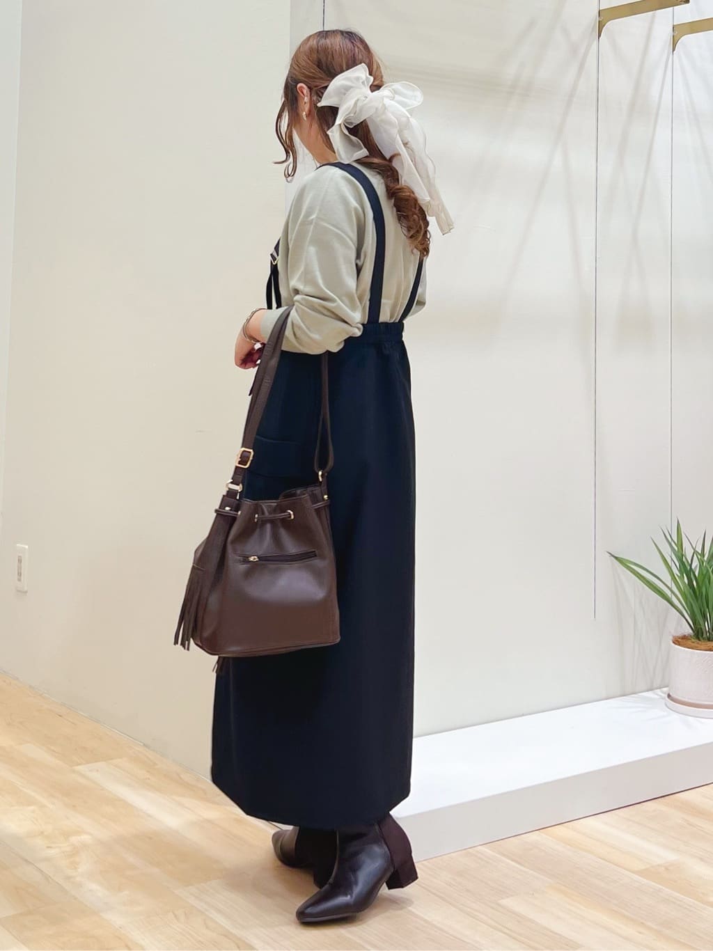 みことさんの「grove｜【洗える/毛玉軽減】天竺ラグランスリーブプルオーバー」を使ったコーディネート