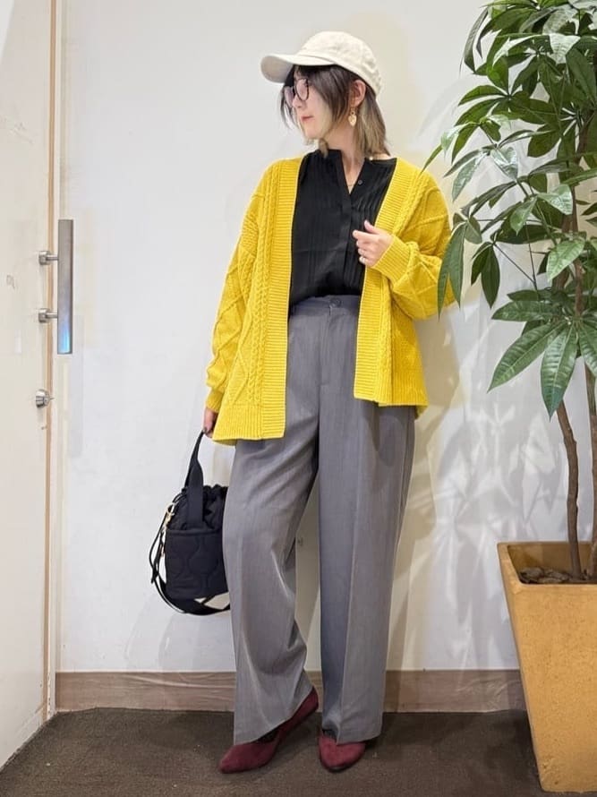 misakiさんの「SHOO･LA･RUE｜【洗濯機可/S-LL】すっきり上品きれい見え タックワイドパンツ」を使ったコーディネート
