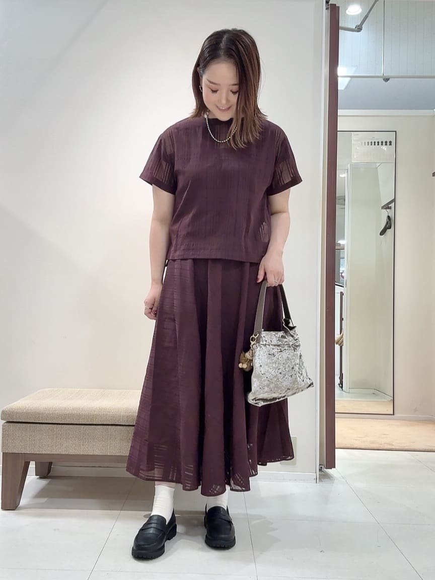 YUIさんの「UNTITLED｜【セットアップ可/エレガント】シアーチェックTブラウス」を使ったコーディネート