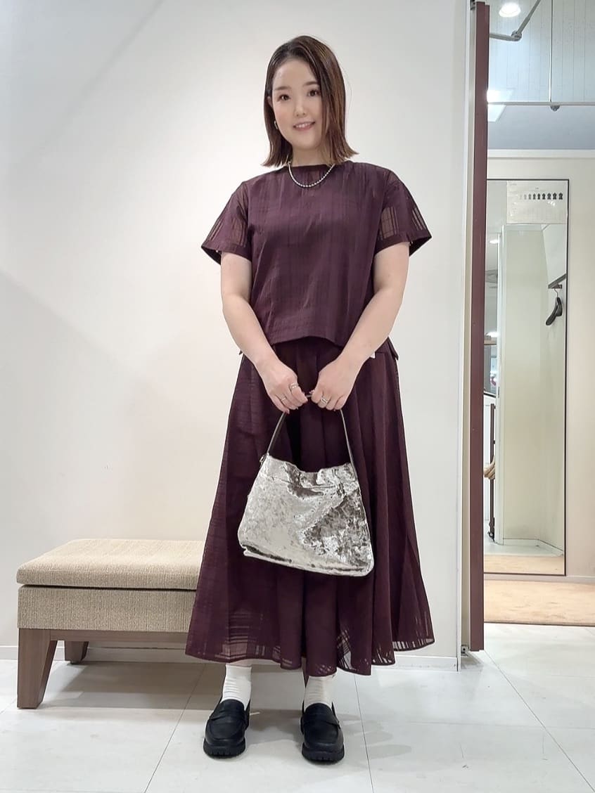 YUIさんの「UNTITLED｜【セットアップ可/エレガント】シアーチェックTブラウス」を使ったコーディネート