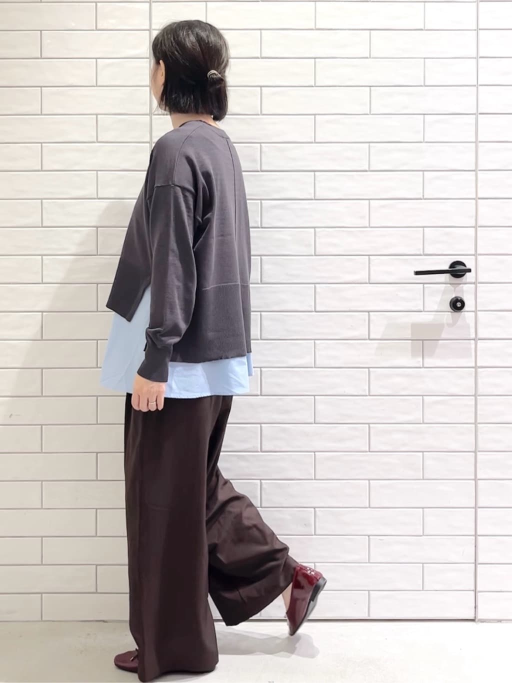 しおりさんの「OPAQUE.CLIP｜《ツインセット》リラクシーサイドスリットニット&times;ドッキングタンク【洗濯機洗い可】」を使ったコーディネート