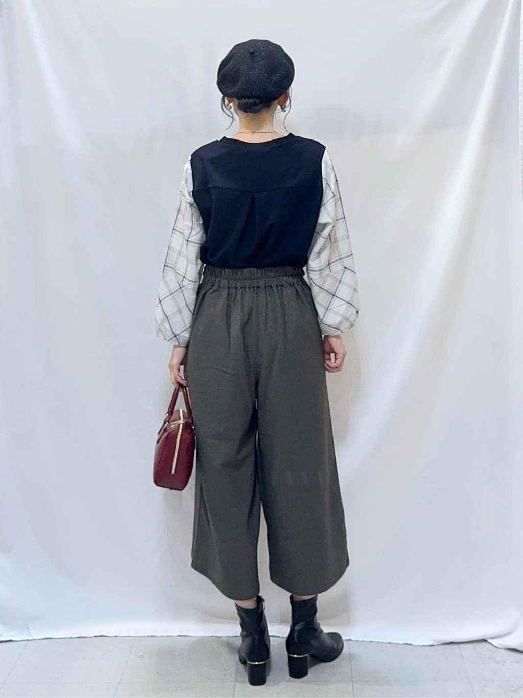 𝐇𝐢𝐫𝐨𝐦𝐢さんの「SHOO･LA･RUE｜【高レビュー/S-LL】1枚で決まる お袖チェック 異素材使いトップス」を使ったコーディネート