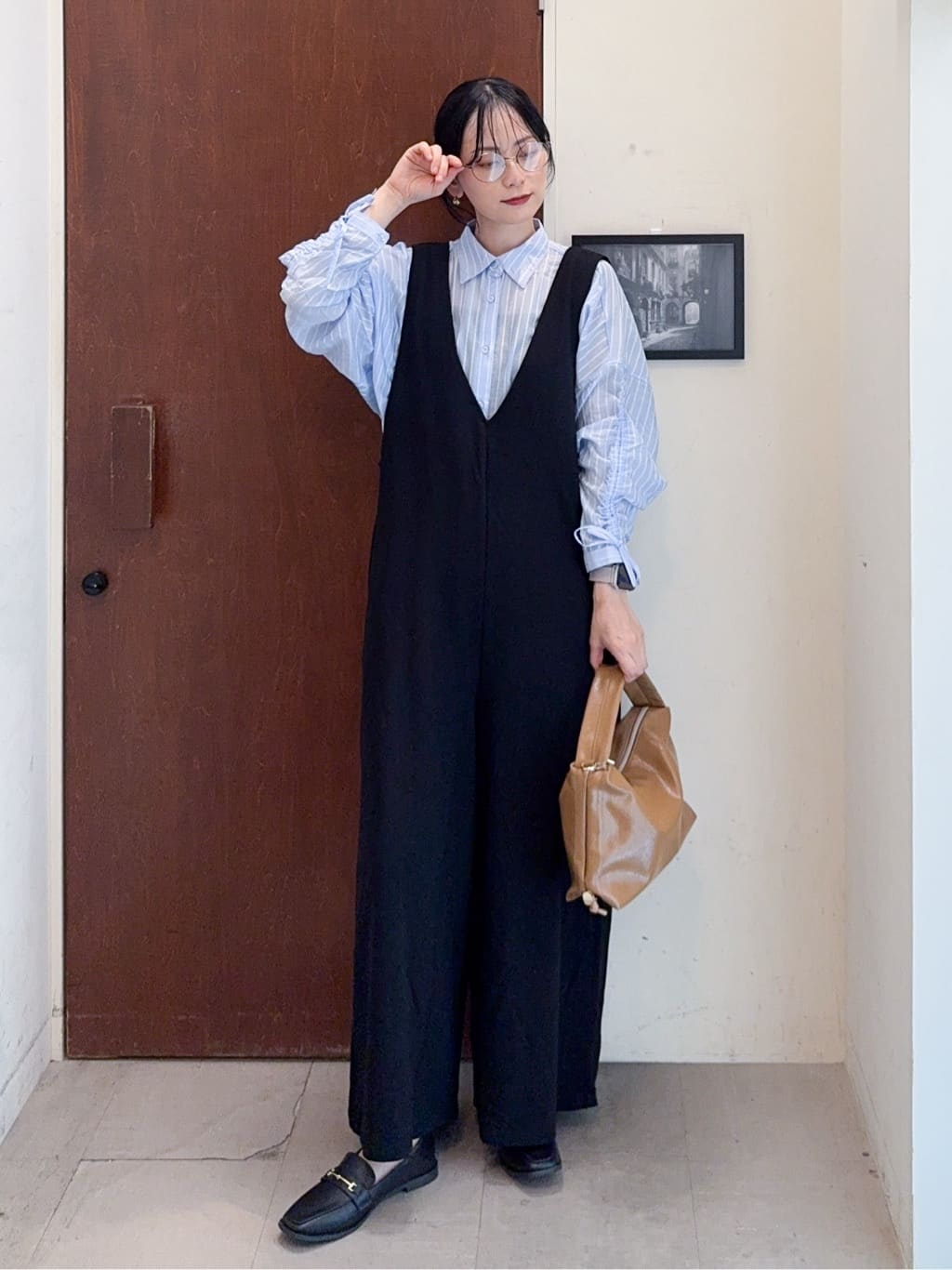 𝐇𝐢𝐫𝐨𝐦𝐢さんの「SHOO･LA･RUE｜【前後2WAY/洗える】さらっと着られるサロペット」を使ったコーディネート