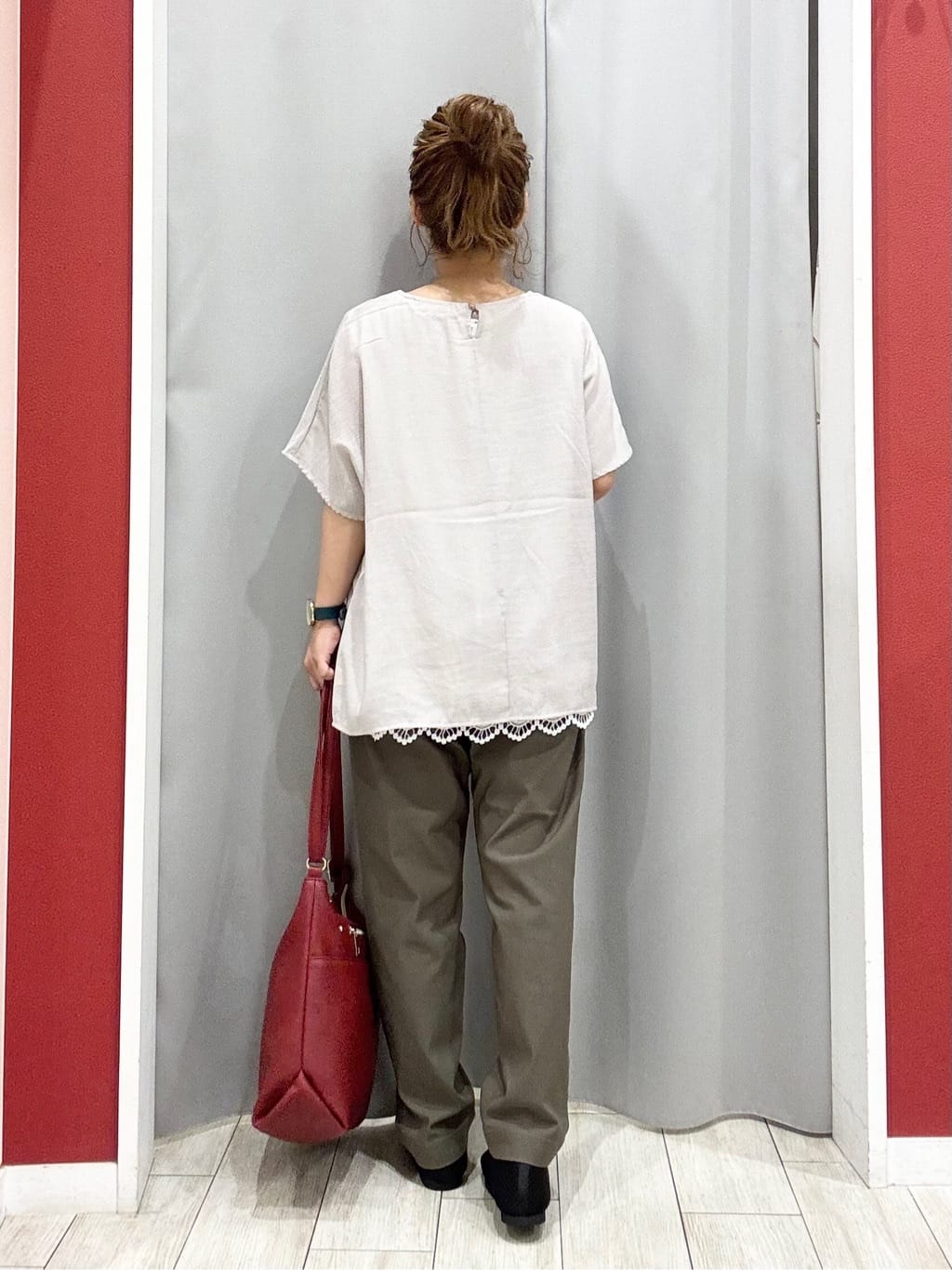 shioさんの「SHOO･LA･RUE｜【S-LL】着るだけで簡単にコーデが決まる レースレイヤード風ドルマントップス」を使ったコーディネート