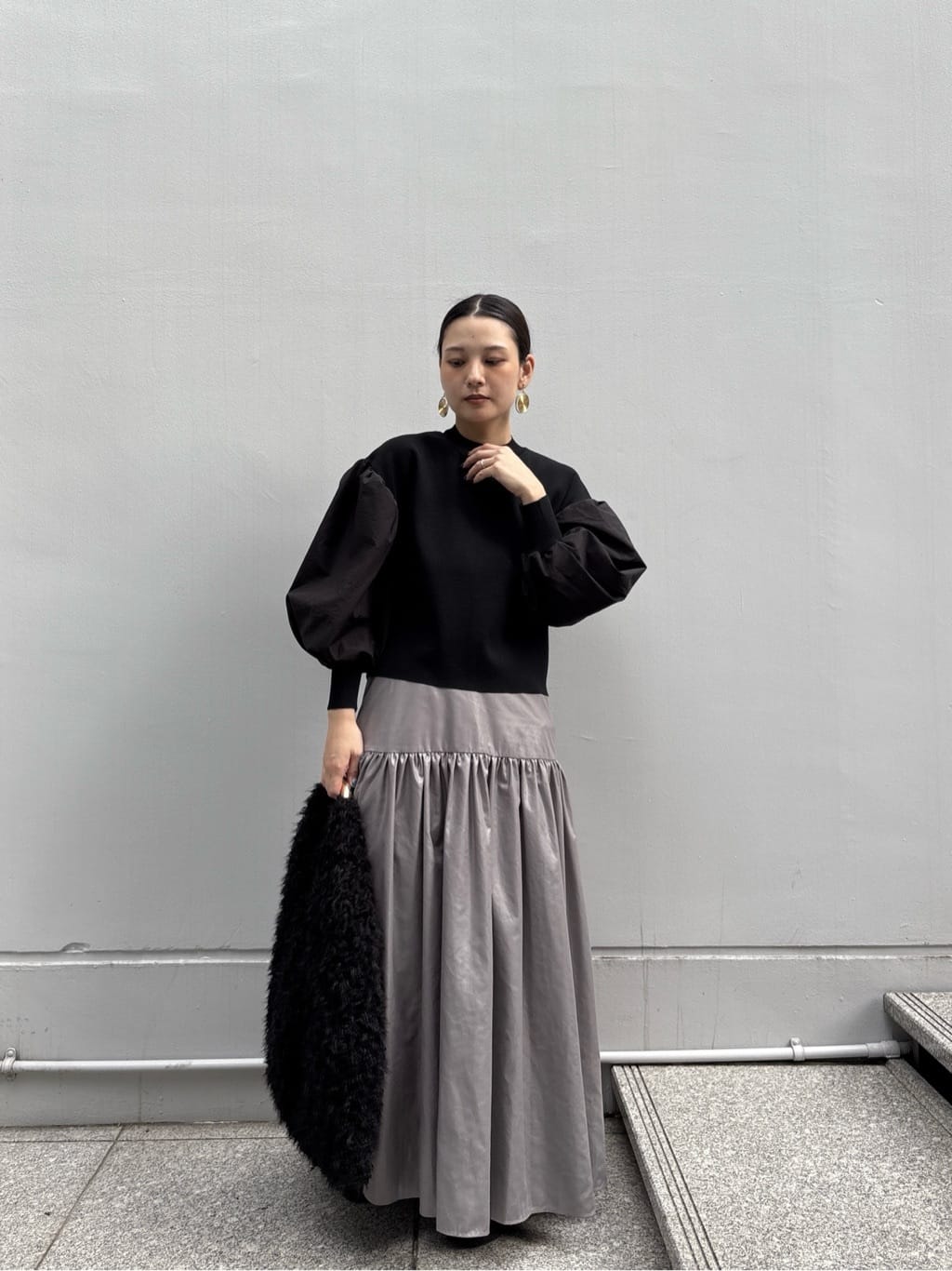 ayanoさんの「INDIVI｜レザーライクマキシスカート」を使ったコーディネート