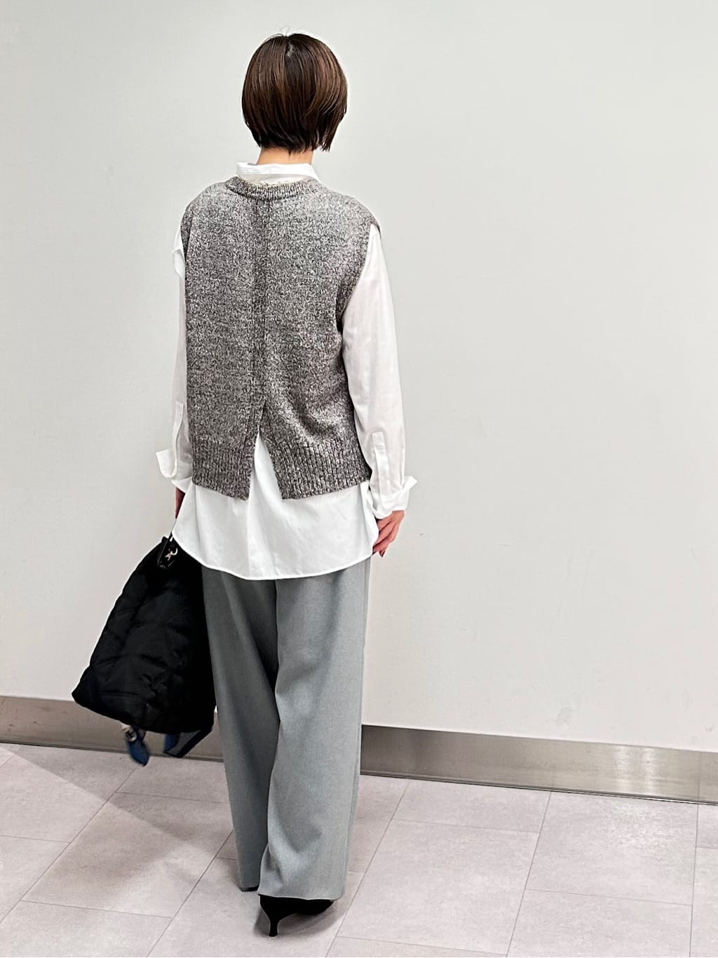 みなこさんの「UNTITLED｜【重ね着レイヤードに】杢調ニットベスト」を使ったコーディネート