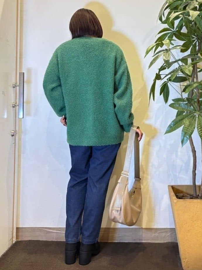TOWAさんの「SHOO･LA･RUE｜【高レビュー/SS-LL/美脚シルエット】自然に体型カバー イージーデニム テーパードパンツ」を使ったコーディネート