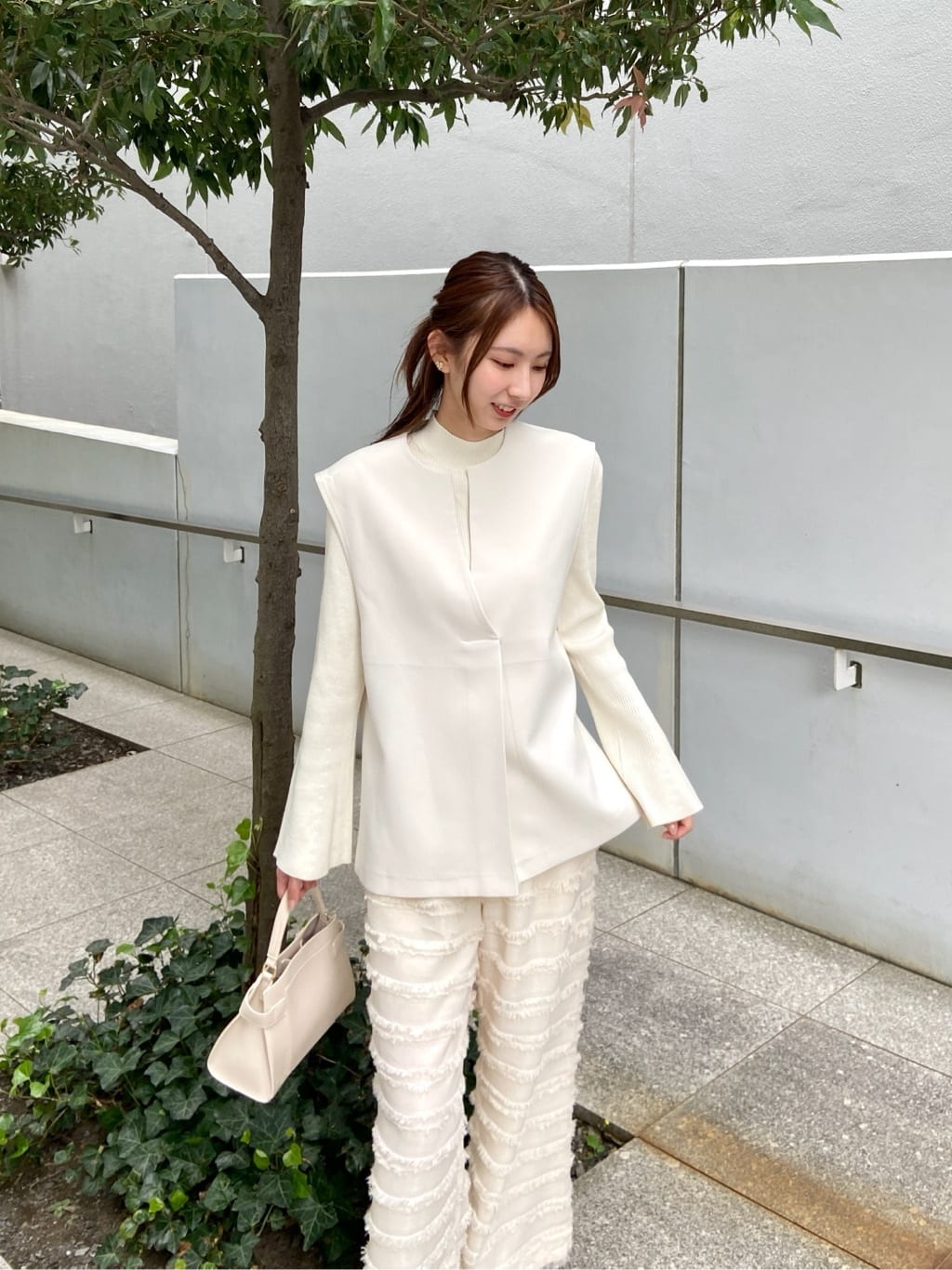 めぐさんの「OPAQUE.CLIP｜フリンジボーダージャカードワイドパンツ【洗濯機洗い可】」を使ったコーディネート