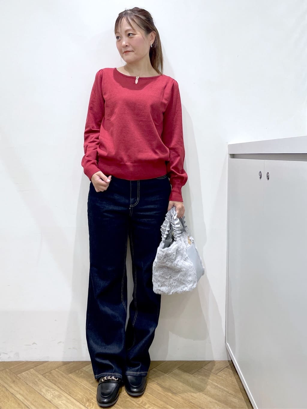 Junさんの「index｜パール調パーツ付きクルーネックニット【洗濯機OK】《8col／XS～3L》」を使ったコーディネート