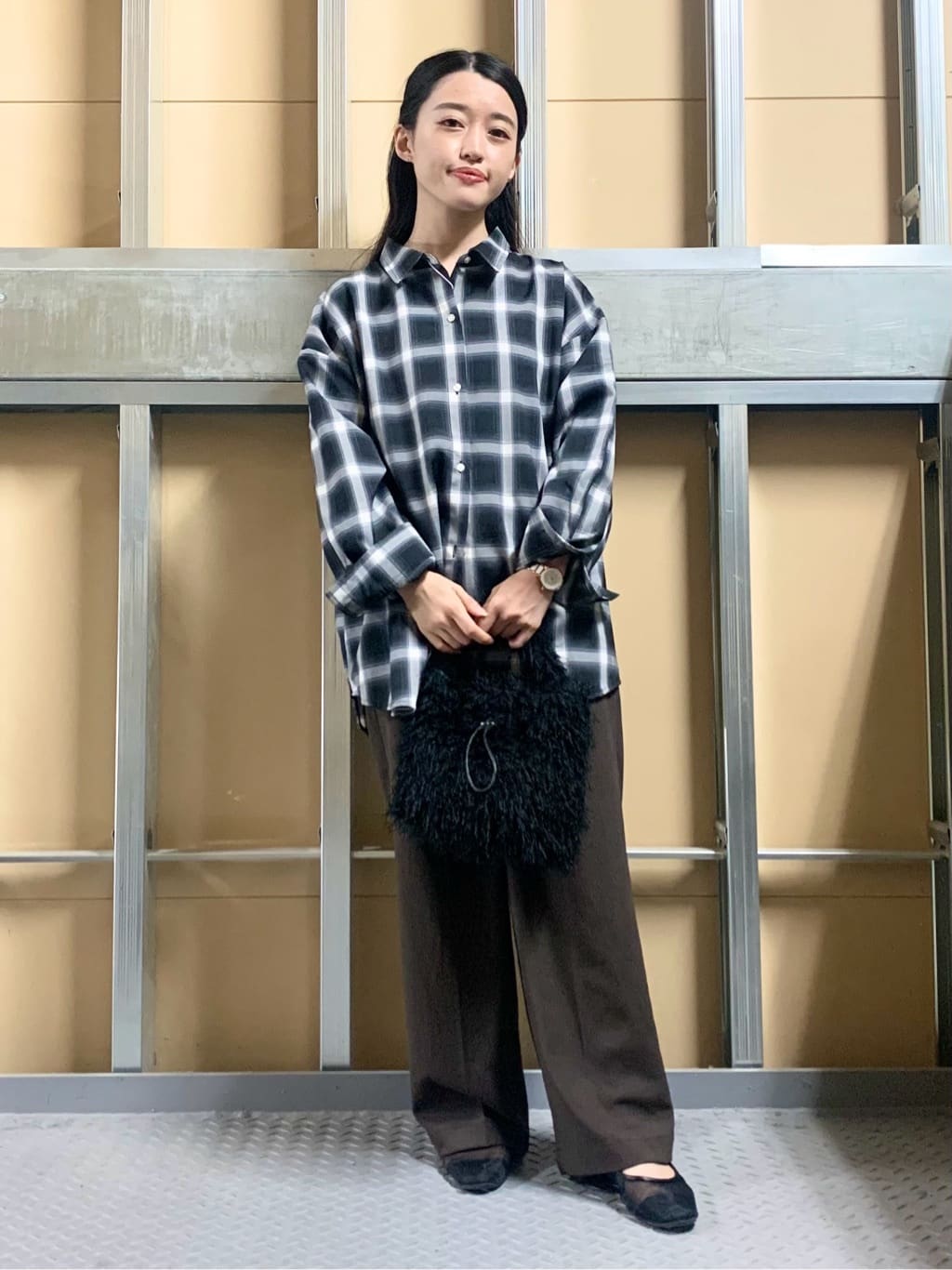 sahoさんの「THE SHOP TK｜【即戦力/軽羽織】チェックドルマンシャツ」を使ったコーディネート