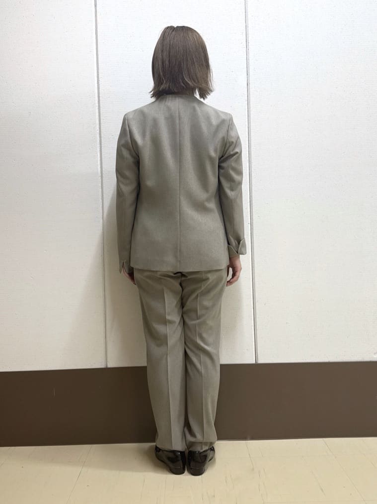Rikoさんの「INDIVI｜【洗える／通勤／スーツ】メランジストレッチ テーパードパンツ」を使ったコーディネート