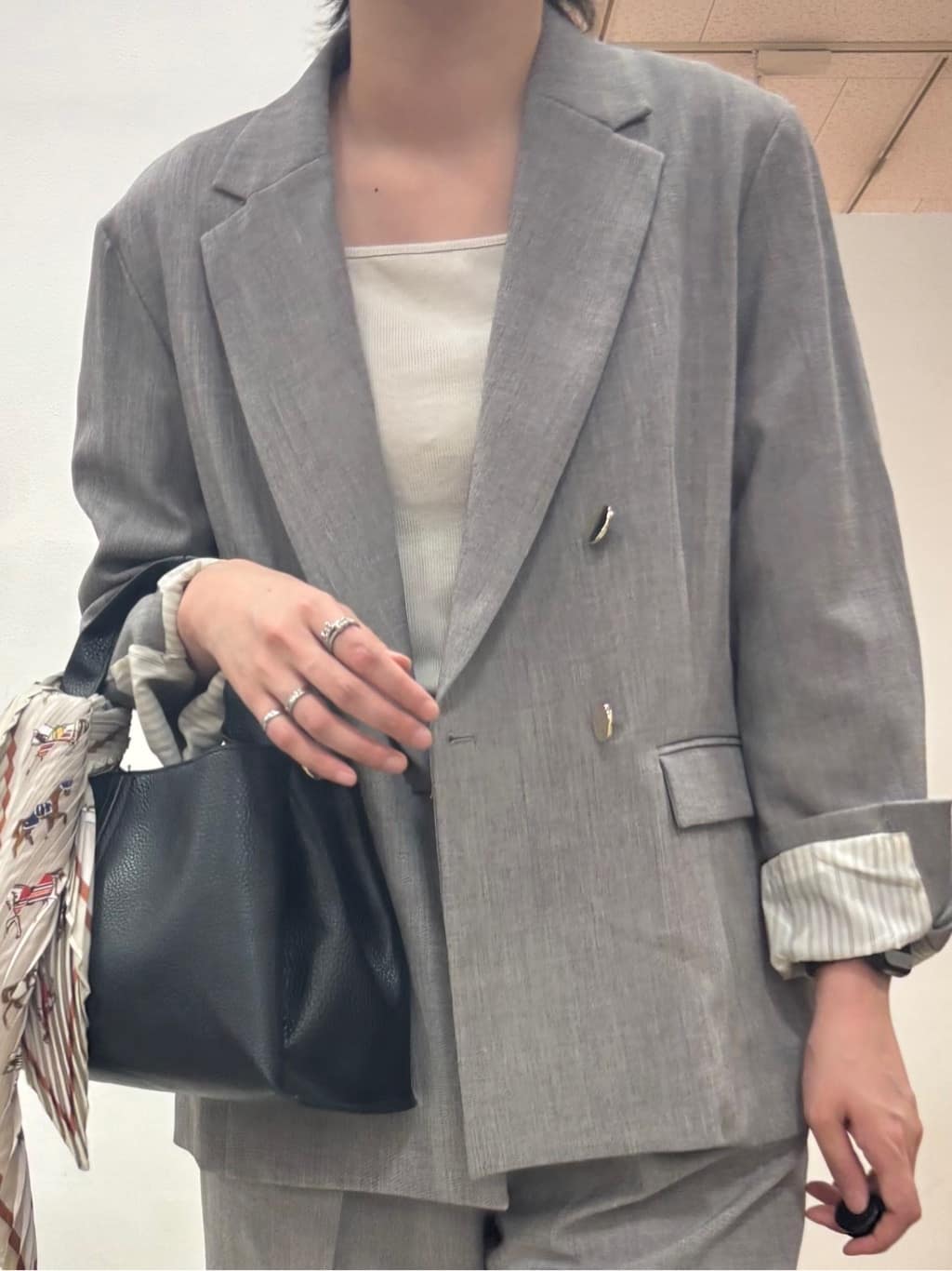 しばさんの「THE SHOP TK｜【今羽織るなら】ダブルブレストジャケット【セットアップ可/洗える】」を使ったコーディネート