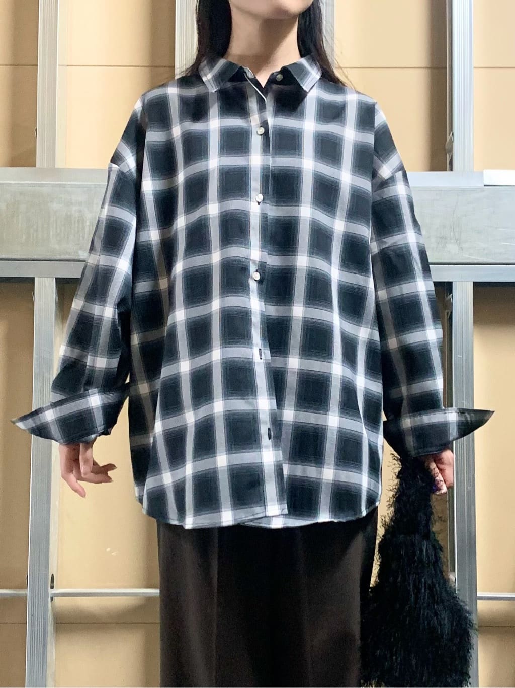 sahoさんの「THE SHOP TK｜【即戦力/軽羽織】チェックドルマンシャツ」を使ったコーディネート