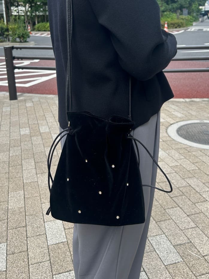 ちびゆきさんの「grove｜きれい見えとリラックス感を両立。秋の大人カジュアルに効くイージーパンツ」を使ったコーディネート