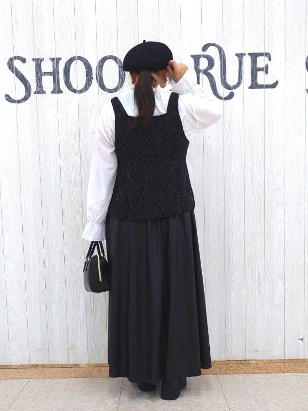 とろろさんの「SHOO･LA･RUE｜【2点セット】着るだけで決まる クラシカルなツイード調セットアップ」を使ったコーディネート