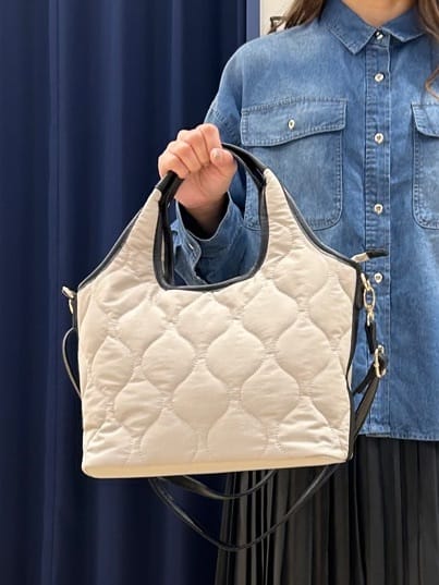 Orikaさんの「grove｜【洗える】ひらりとゆれる　上品プリーツスカート」を使ったコーディネート