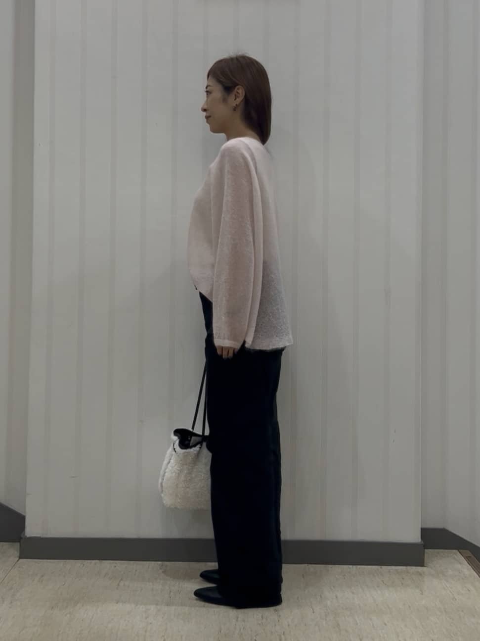 𝑹𝑶𝑴𝑰さんの「INDIVI｜【キッドモヘヤ素材】ラウンドヘムニット」を使ったコーディネート