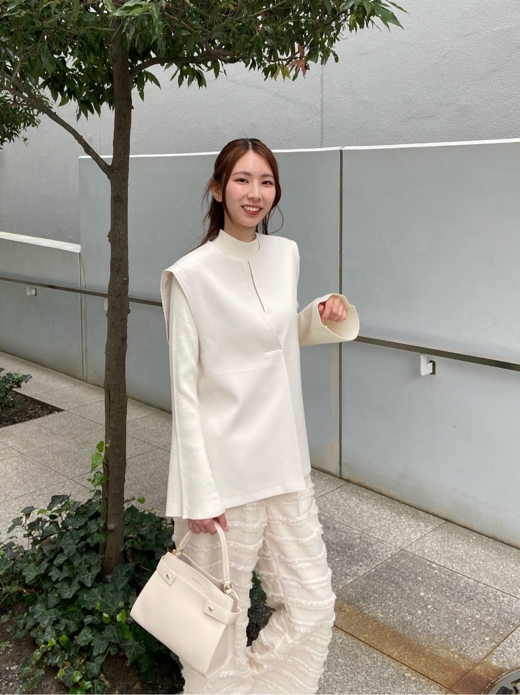 めぐさんの「OPAQUE.CLIP｜フリンジボーダージャカードワイドパンツ【洗濯機洗い可】」を使ったコーディネート