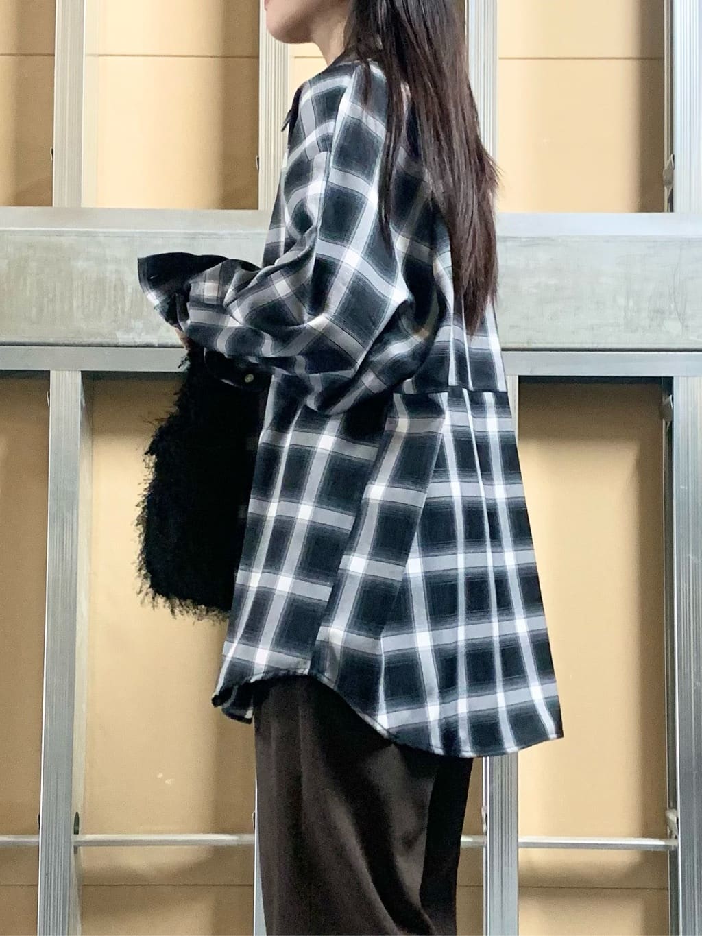 sahoさんの「THE SHOP TK｜【即戦力/軽羽織】チェックドルマンシャツ」を使ったコーディネート