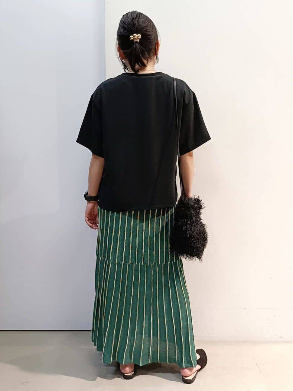 あんさんの「THE SHOP TK｜アソートロゴTシャツ【接触冷感/防シワ/吸水速乾/UVケア/洗濯機OK】」を使ったコーディネート