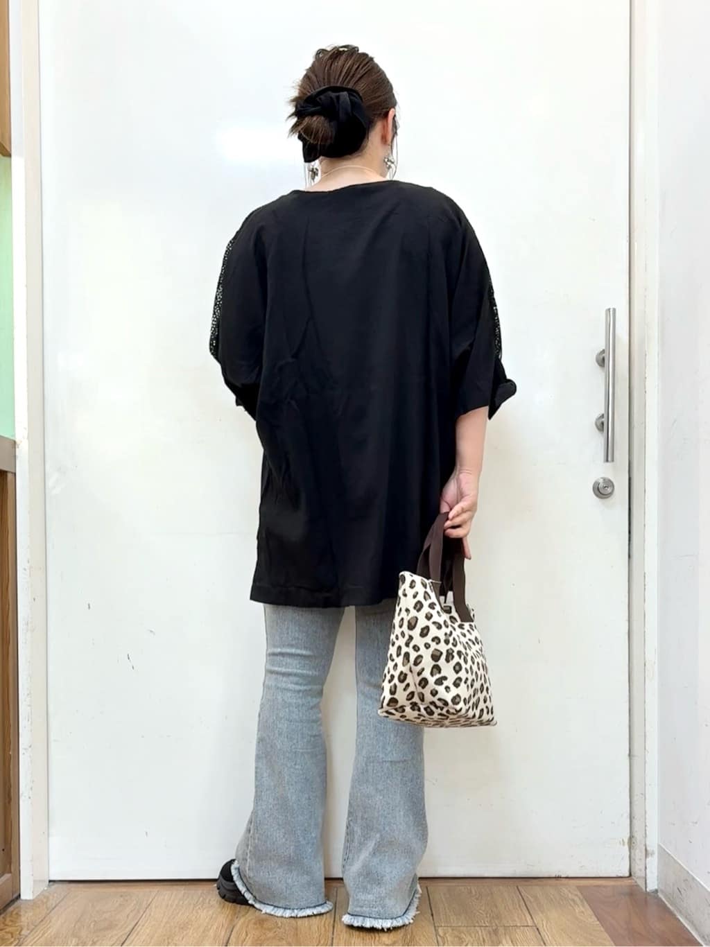 だいわさんの「SHOO･LA･RUE｜【S-LL】お袖デザインが華やか はしごレースチュニック」を使ったコーディネート