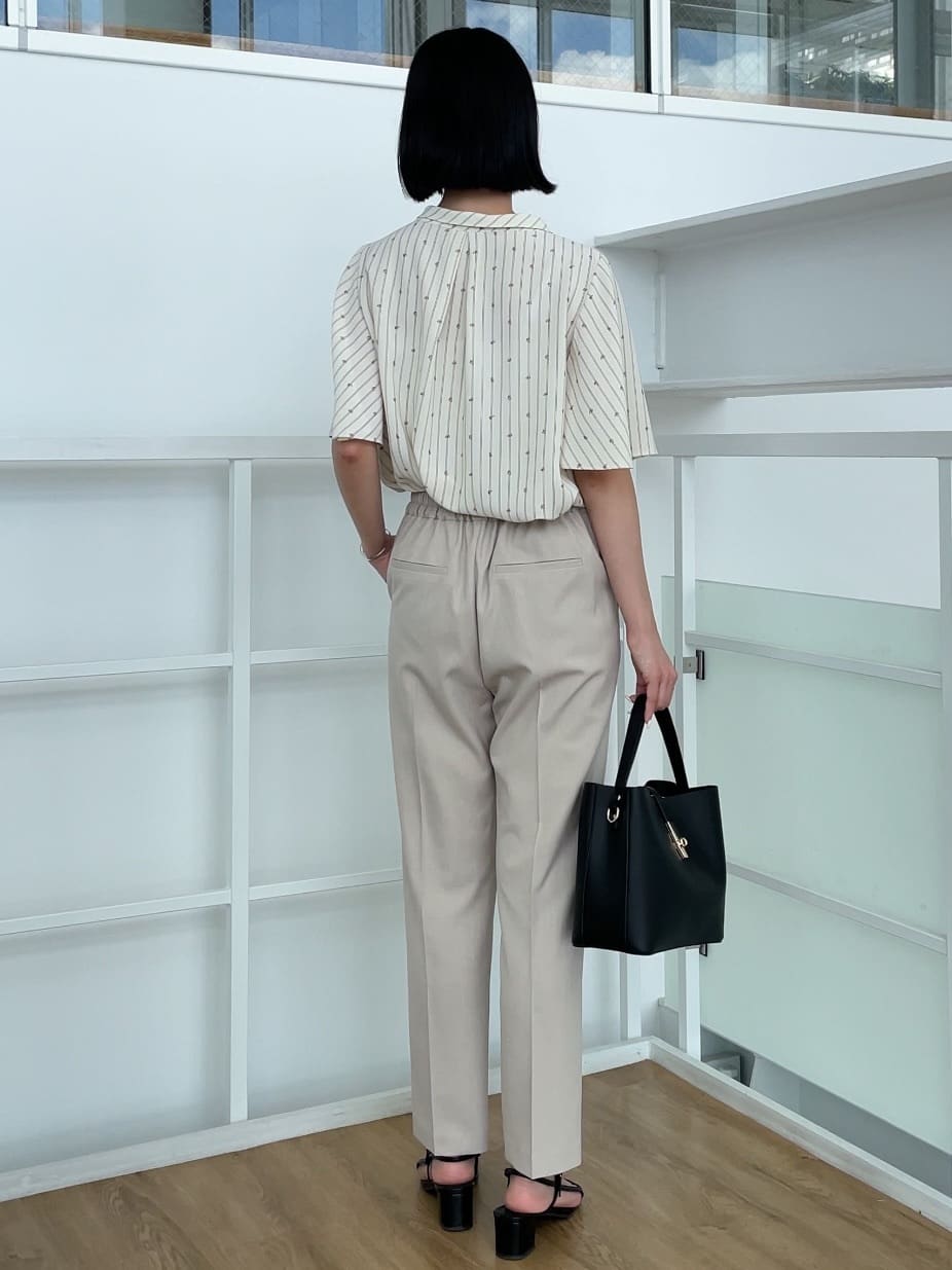 NATSUMIさんの「grove｜◆【華やか】パール調ピン付きボウタイブラウス」を使ったコーディネート