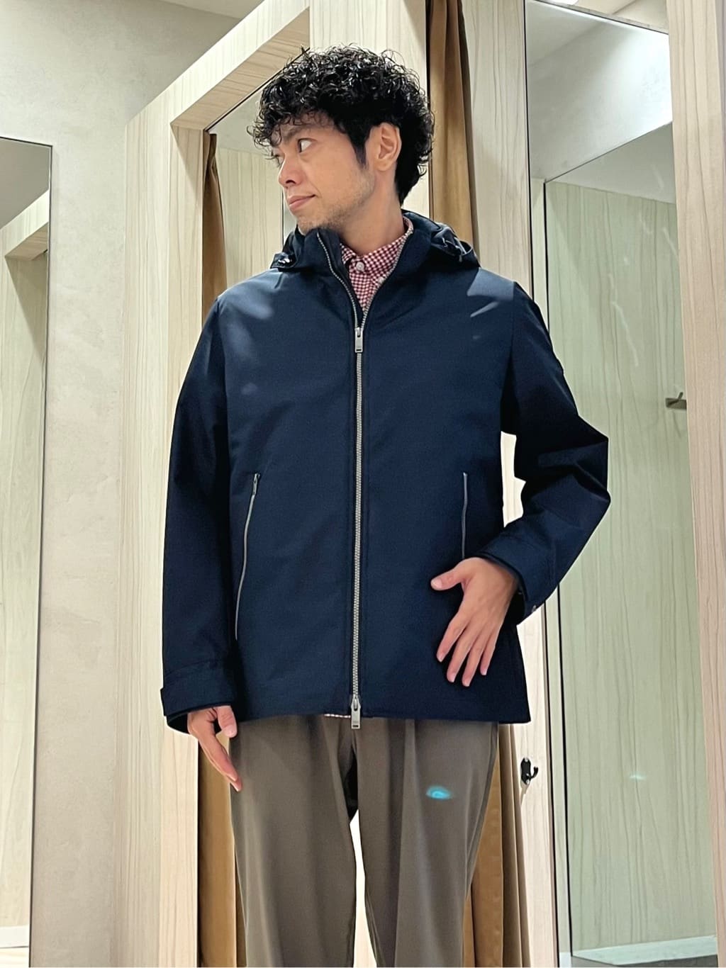 URAさんの「TAKEO KIKUCHI｜【抗菌防臭/シーズンレス】シアサッカーギンガムチェック ストレッチシャツ」を使ったコーディネート