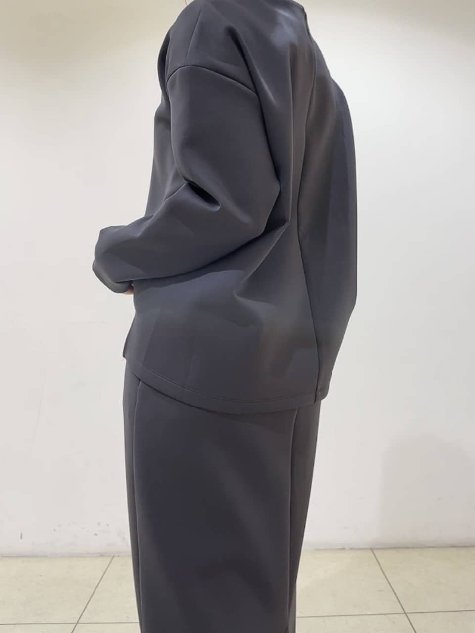 watanabeさんの「UNTITLED｜【セットアップ可/洗える】ダンボールジャージ プルオーバー」を使ったコーディネート