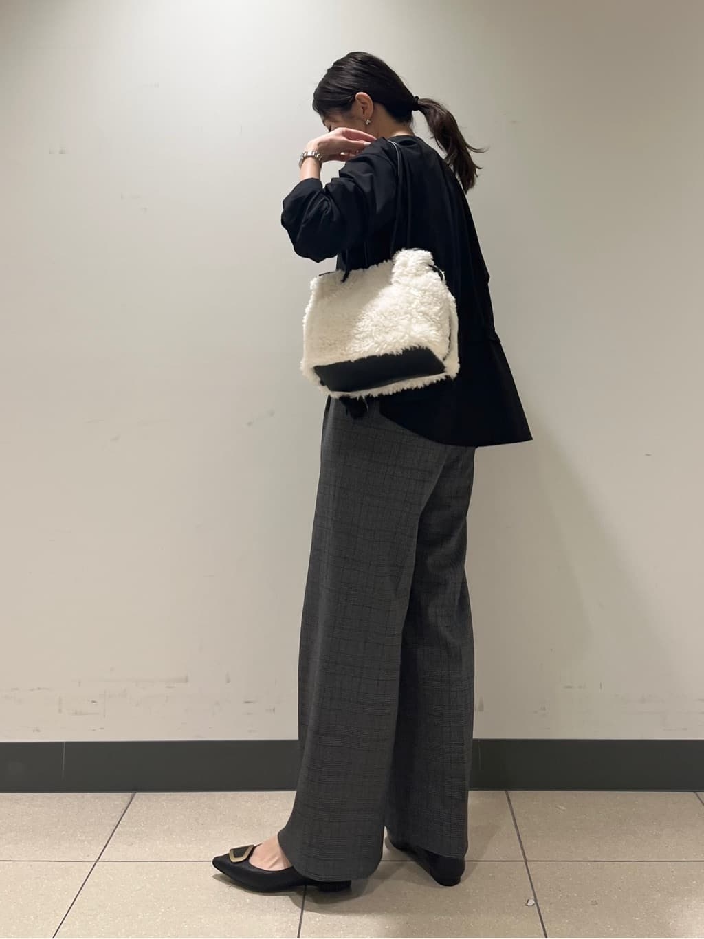 shokoさんの「INDIVI｜【セットアップ可能】スエード調サテンブラウス」を使ったコーディネート
