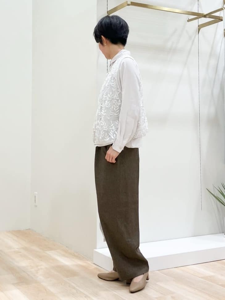 Keiさんの「grove｜リーフ刺繍スパンコールベスト＆ブラウスセット」を使ったコーディネート