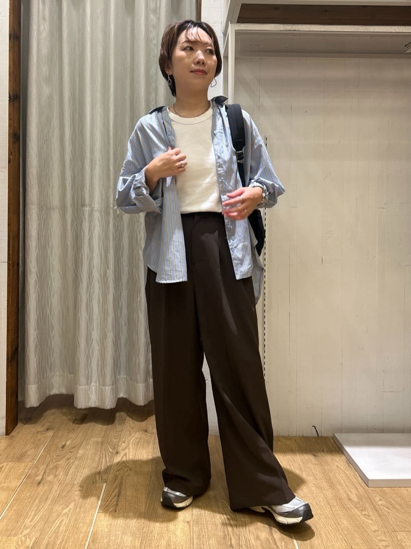 ga_riさんの「THE SHOP TK｜【後ろ姿もサマになる】ストライプ バックシャーリングシャツ/体型カバー/洗える」を使ったコーディネート