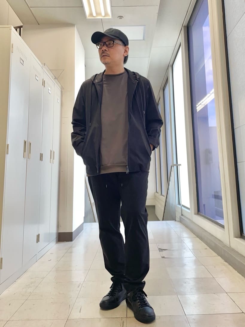 MAKOTO AIさんの「TAKEO KIKUCHI｜【3D ナイロン ストレッチ】ジップアップ フードブルゾン」を使ったコーディネート