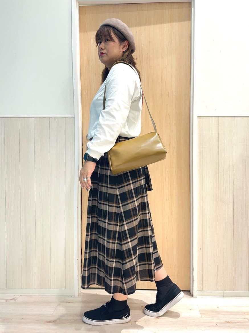 TUMU-TUMUさんの「SHOO･LA･RUE｜グラフィックアソート BIGロンT」を使ったコーディネート