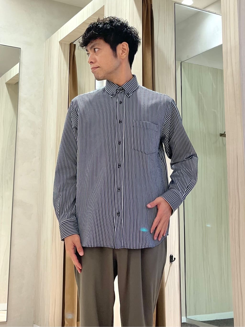 URAさんの「TAKEO KIKUCHI｜【抗菌防臭/シーズンレス】シアサッカー ジャージシャツ」を使ったコーディネート