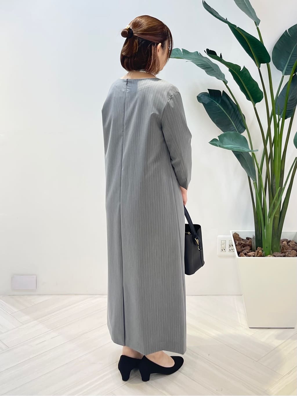 Tomoさんの「UNTITLED｜【洗える/ストレッチ性】スーツライク ストライプワンピース」を使ったコーディネート
