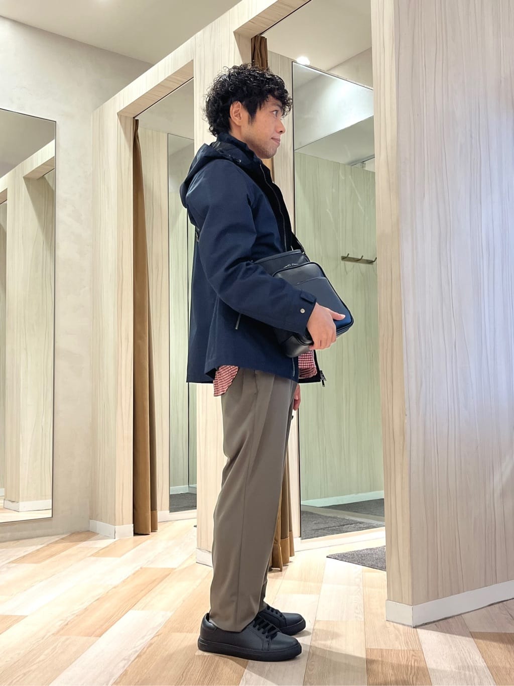 URAさんの「TAKEO KIKUCHI｜【抗菌防臭/シーズンレス】シアサッカーギンガムチェック ストレッチシャツ」を使ったコーディネート