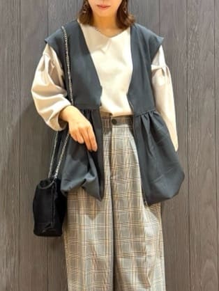 meiさんの「SHOO･LA･RUE｜【S-LL】美シルエット 裾バルーンシルエットジレ」を使ったコーディネート