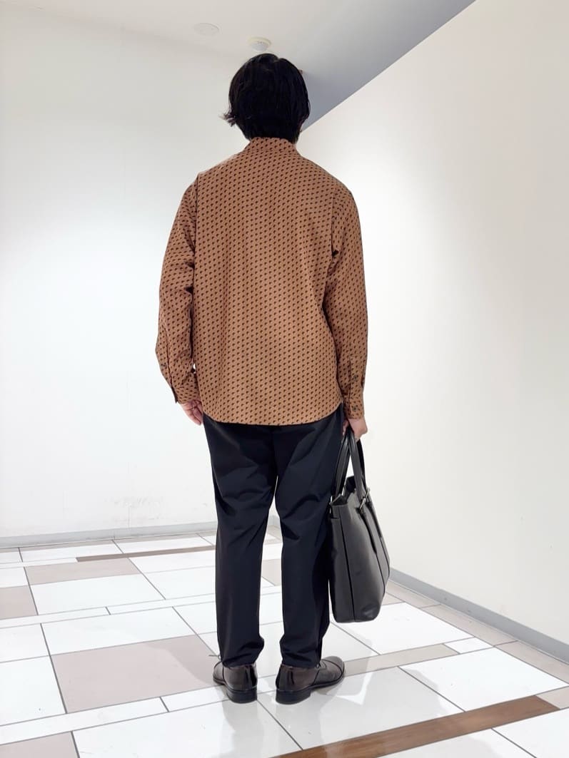 及川さんの「TAKEO KIKUCHI｜ボーラーハット柄 長袖シャツ」を使ったコーディネート