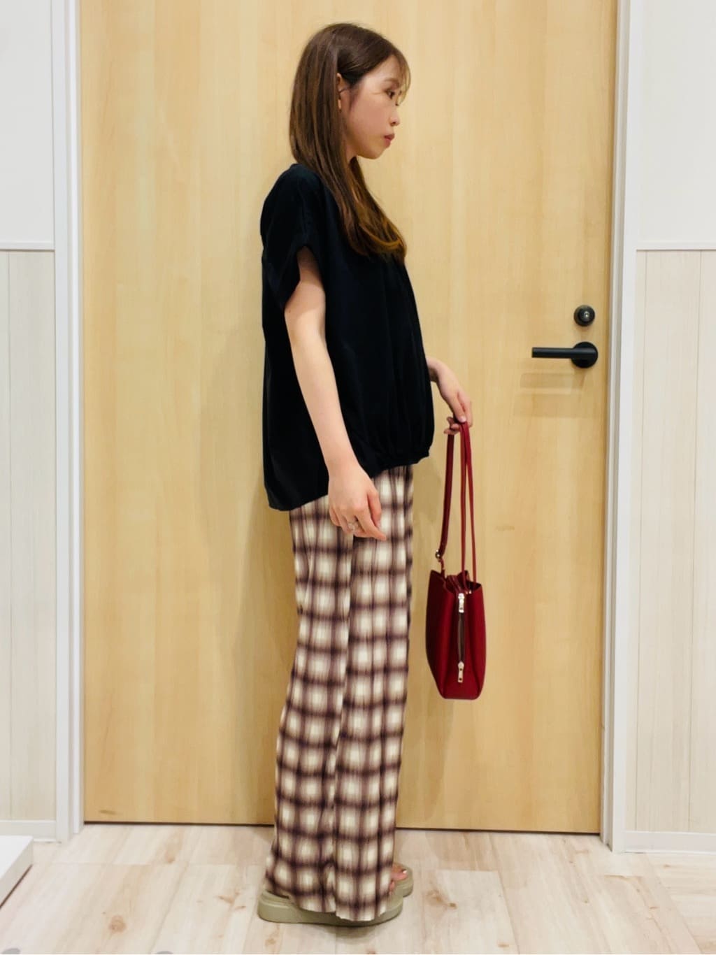 minamiさんの「SHOO･LA･RUE｜【S-LL】インせず着られる 異素材使い デザイントップス」を使ったコーディネート