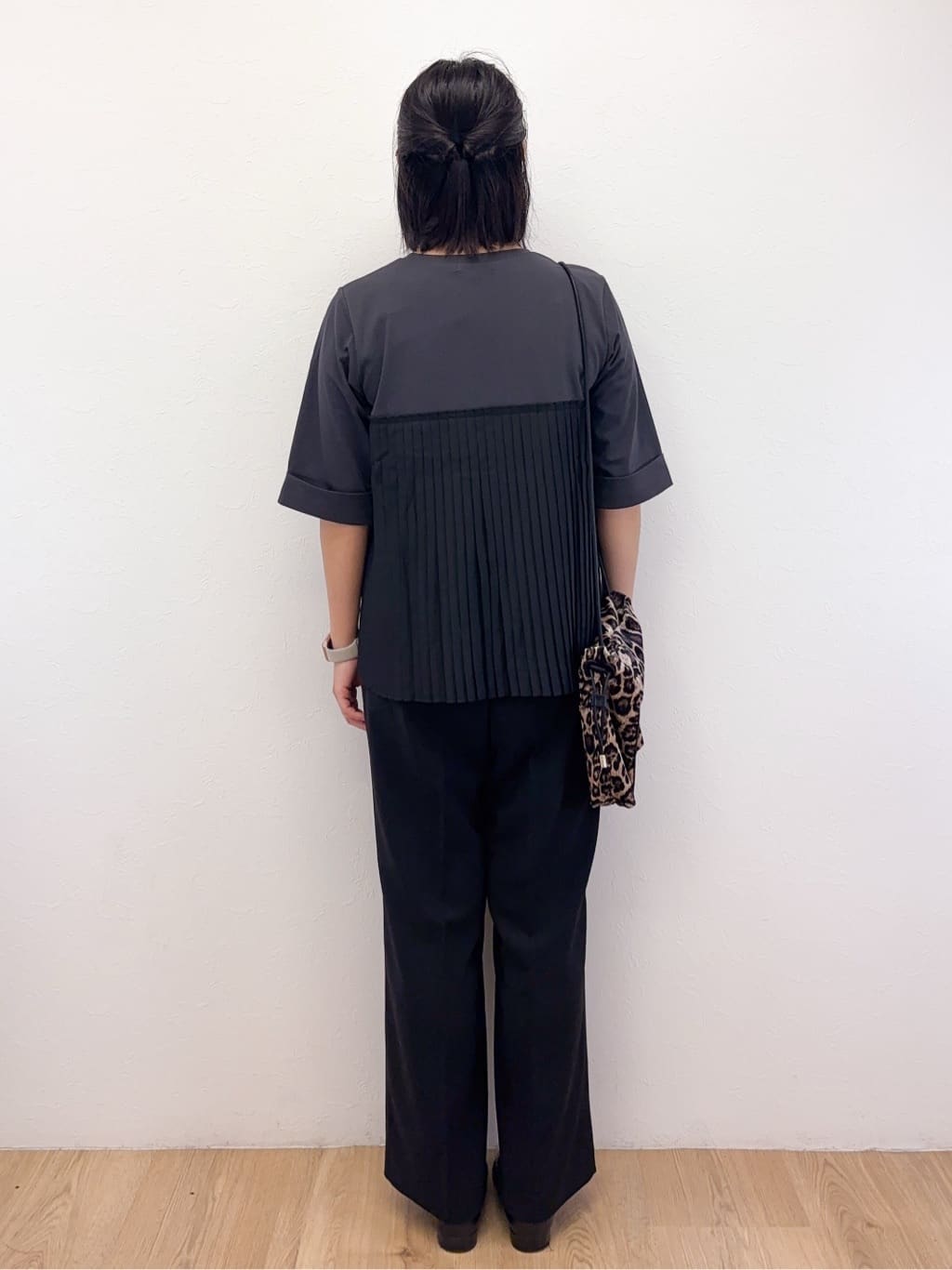 Takeさんの「OPAQUE.CLIP｜プリーツドッキングカットソー【洗濯機OK】」を使ったコーディネート