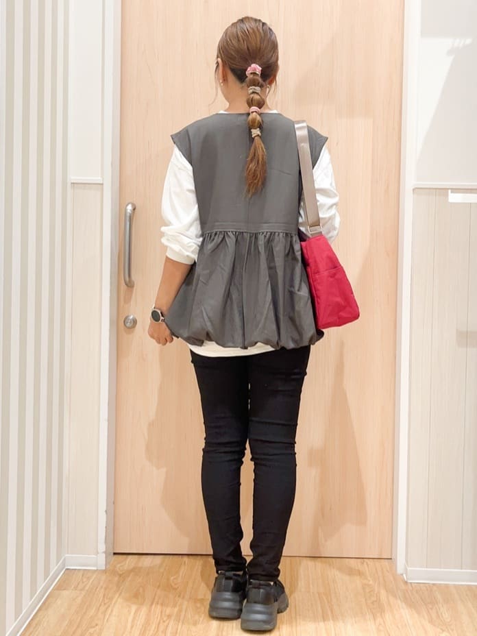 natsumiさんの「SHOO･LA･RUE｜【S-LL】美シルエット 裾バルーンシルエットジレ」を使ったコーディネート