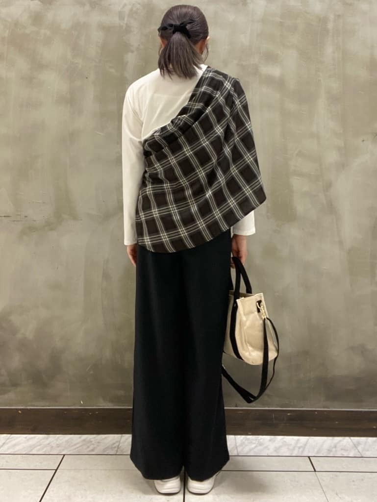 maiさんの「grove｜今の季節にちょうどいい　オンブレーチェックシャツ」を使ったコーディネート